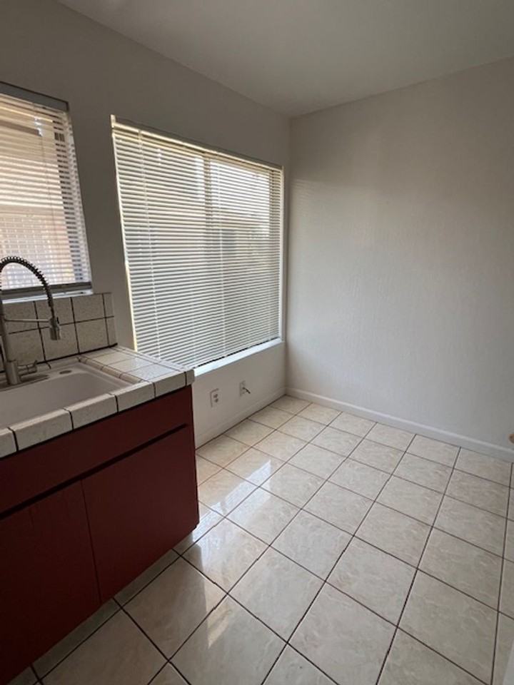 643 N 3rd St #4 - Photo 5 of 7