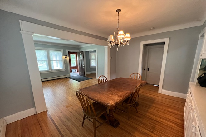 2080 Roblyn Ave - Photo 2 of 16