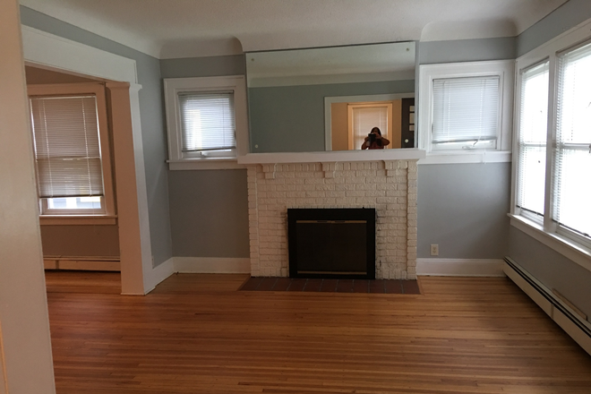 2080 Roblyn Ave - Photo 3 of 16