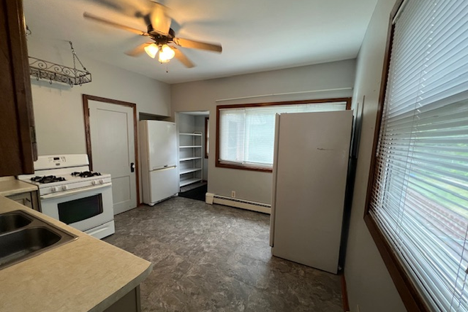 2080 Roblyn Ave - Photo 4 of 16