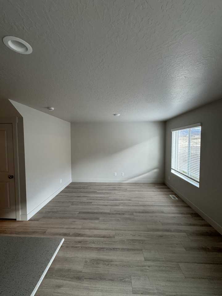 4029 S Woodland Ave - Photo 4 of 16