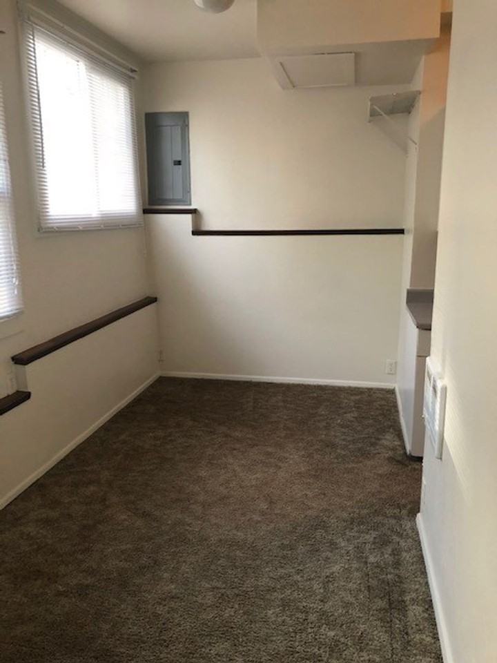 1110 N Forest St - Photo 4 of 26