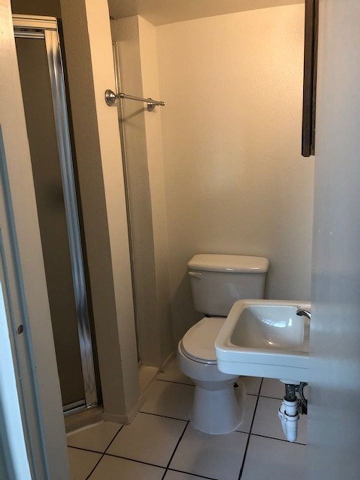 1110 N Forest St - Photo 7 of 26