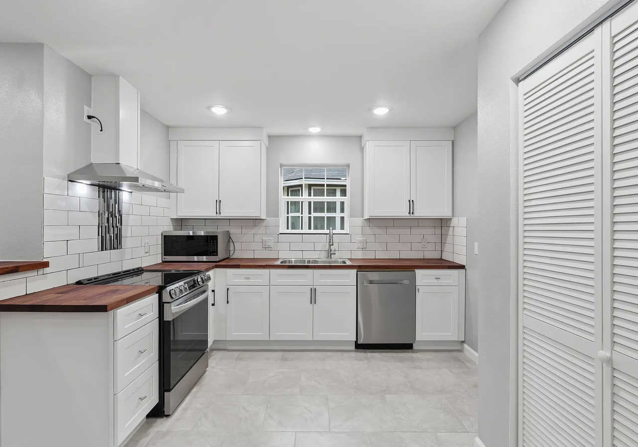 1197 Chisolm Trl #A - Photo 4 of 14