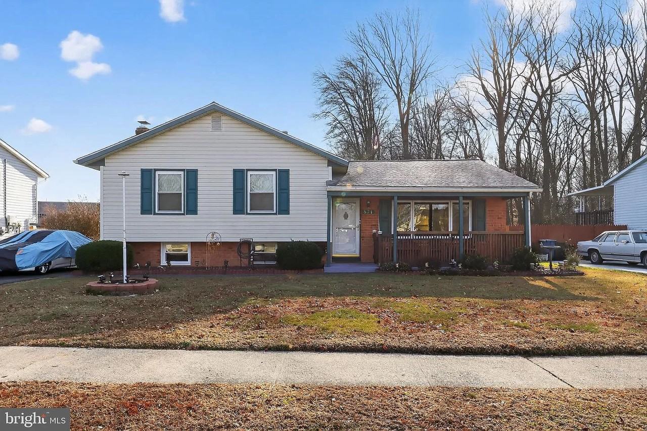 871 Broadfield Dr - Photo 2 of 16