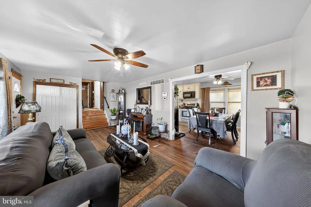 871 Broadfield Dr - Photo 3 of 16