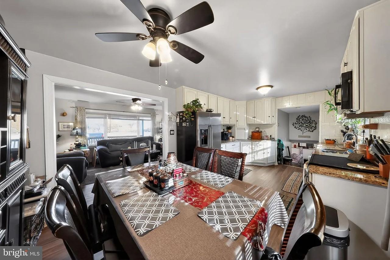 871 Broadfield Dr - Photo 6 of 16