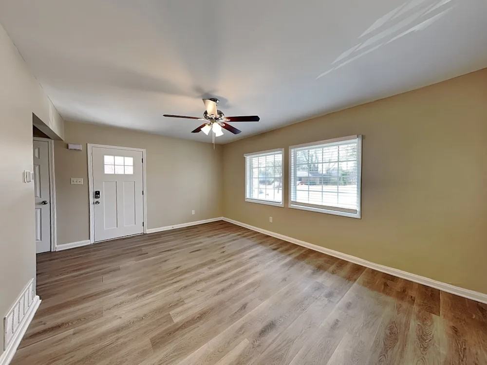 2718 Lancaster Dr - Photo 2 of 12