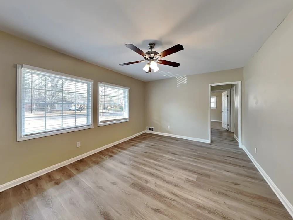 2718 Lancaster Dr - Photo 3 of 12