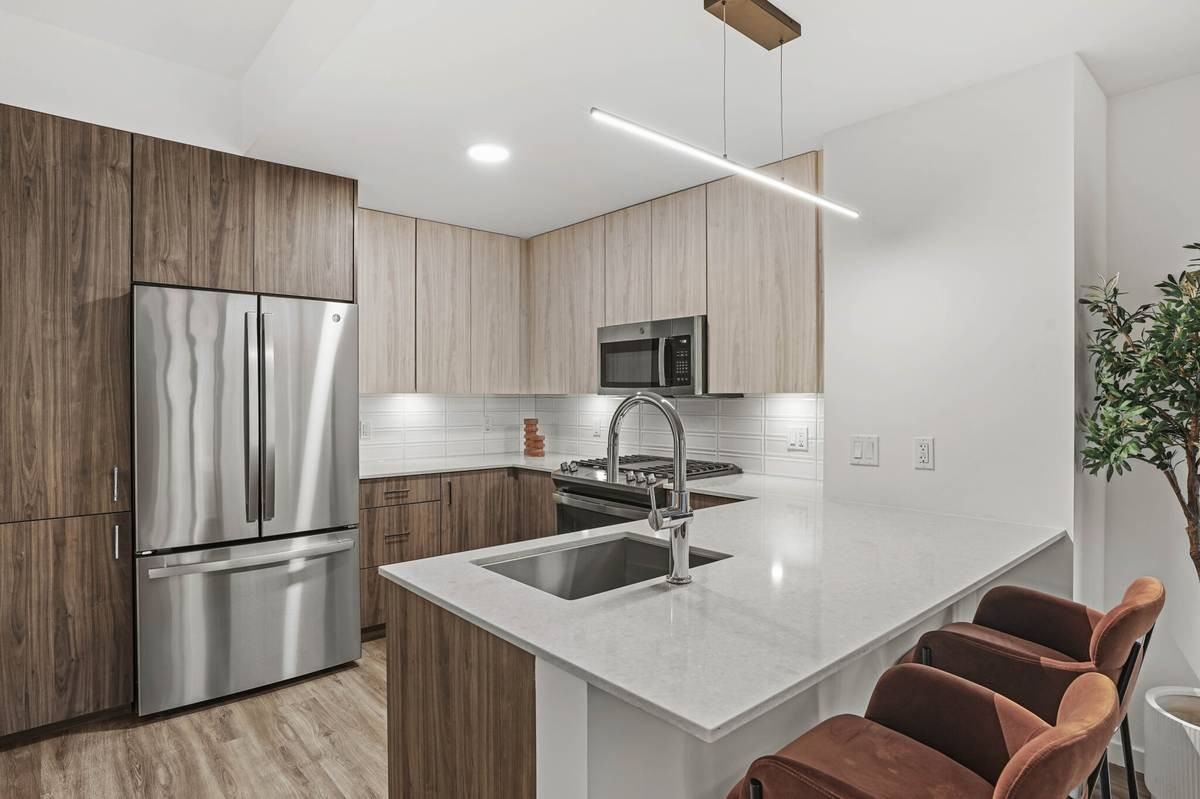 196 N Aberdeen St - Photo 3 of 13