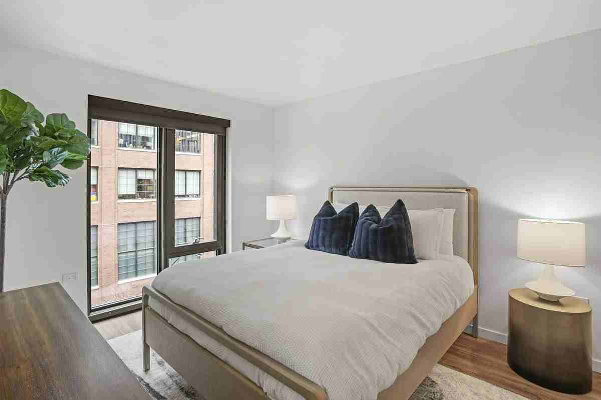 196 N Aberdeen St - Photo 4 of 13