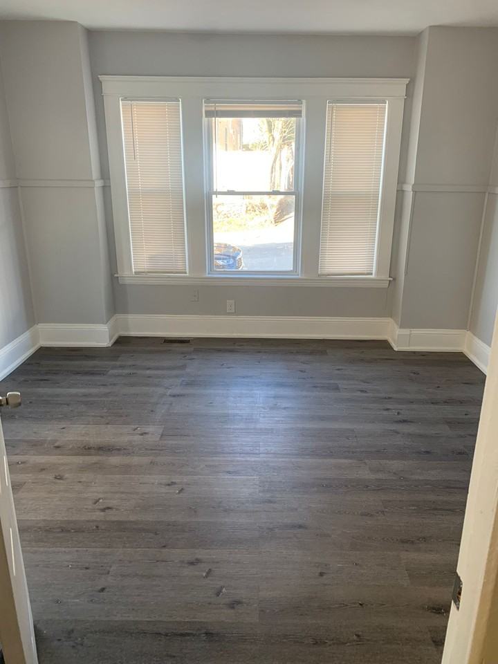 16 Catharine St #2R - Photo 2 of 7