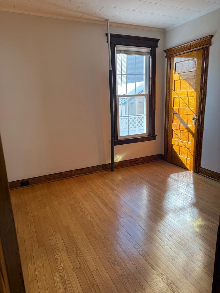 119 Bremond St #1 - Photo 4 of 8