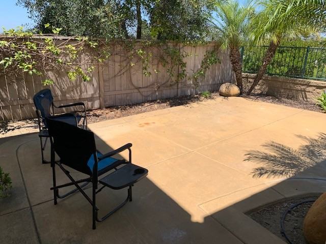 1615 Carriage Cir - Photo 2 of 15