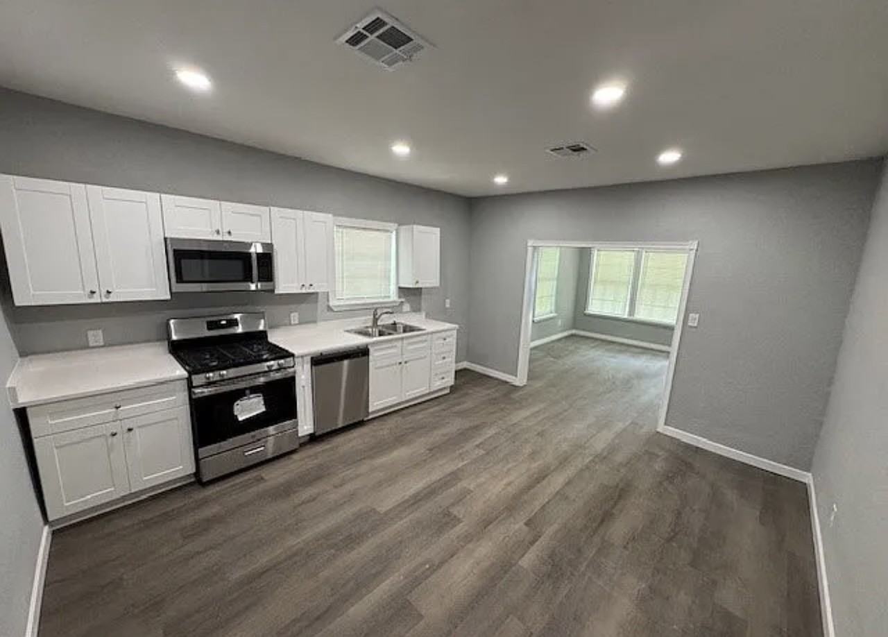 1511 Gurley Ave - Photo 2 of 8