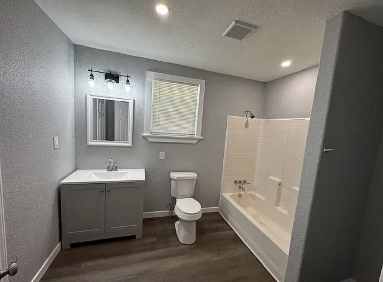 1511 Gurley Ave - Photo 4 of 8