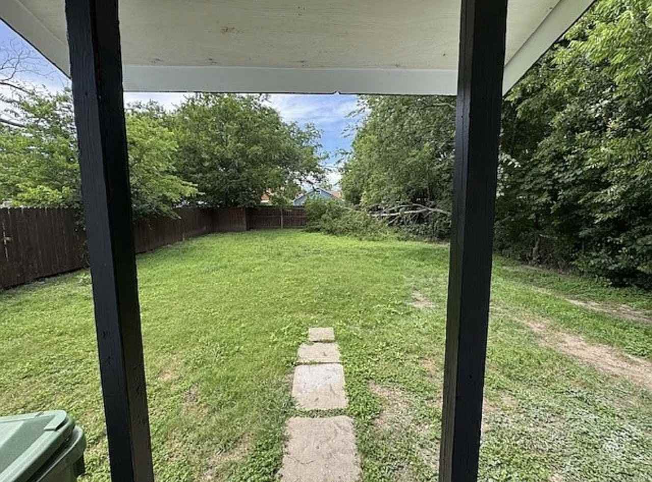 1511 Gurley Ave - Photo 6 of 8