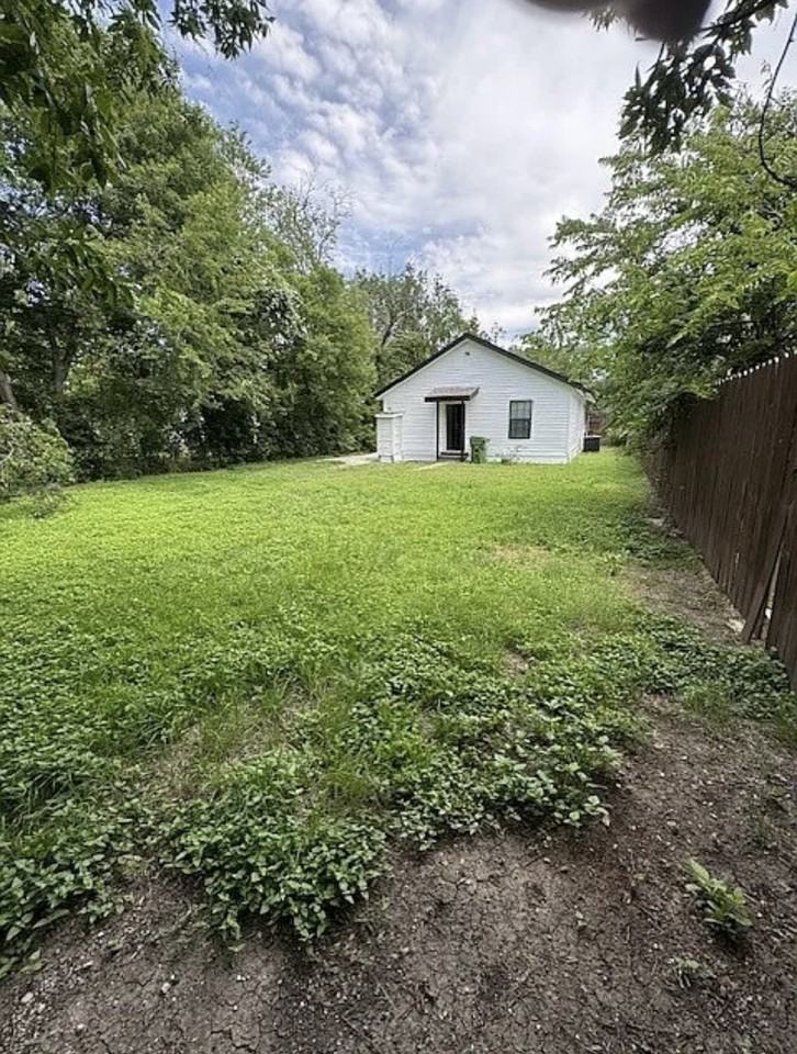 1511 Gurley Ave - Photo 7 of 8