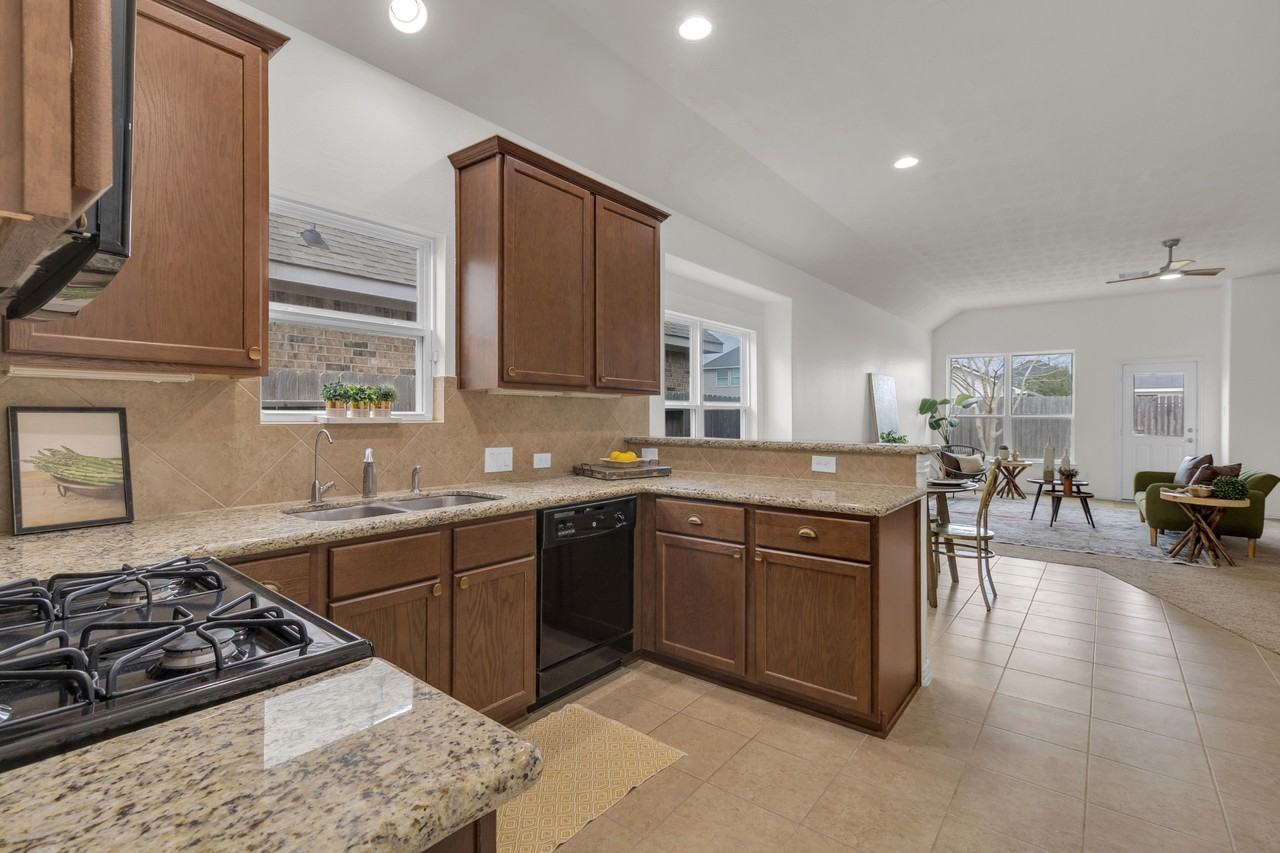 24506 Forest Canopy Dr - Photo 6 of 20