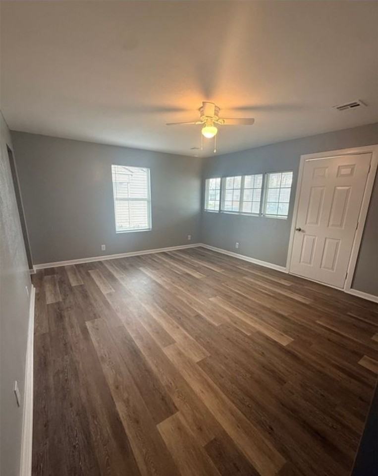 5318 W 12th St - Photo 5 of 8