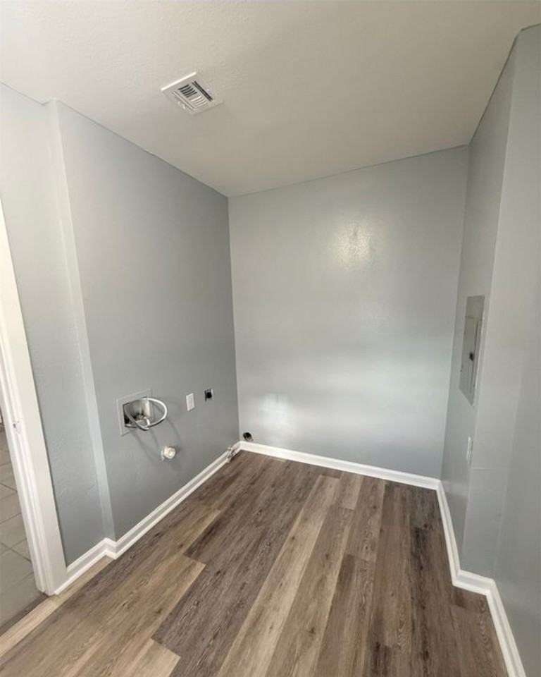 5318 W 12th St - Photo 6 of 8