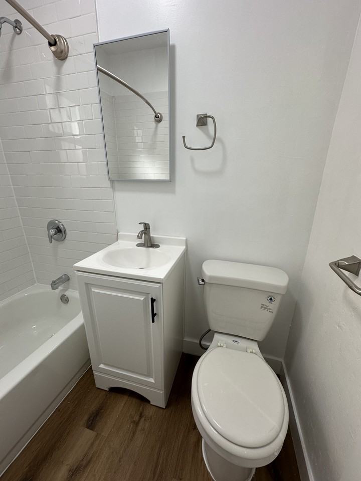 632 1/4 N Plymouth Blvd #632-25 - Photo 6 of 8