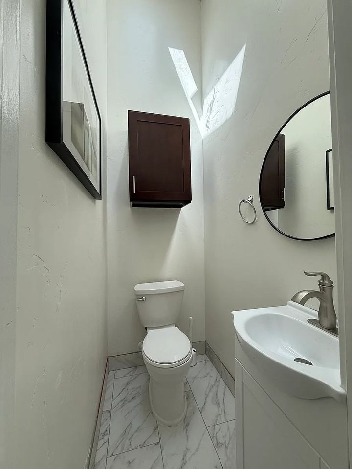 2493 S St #C - Photo 3 of 8