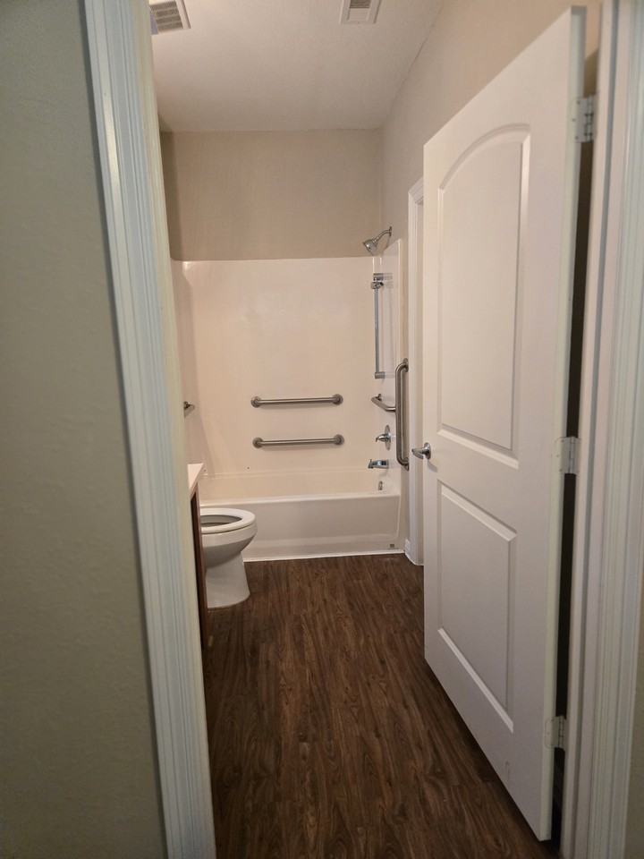 1025 Porter St - Photo 6 of 9