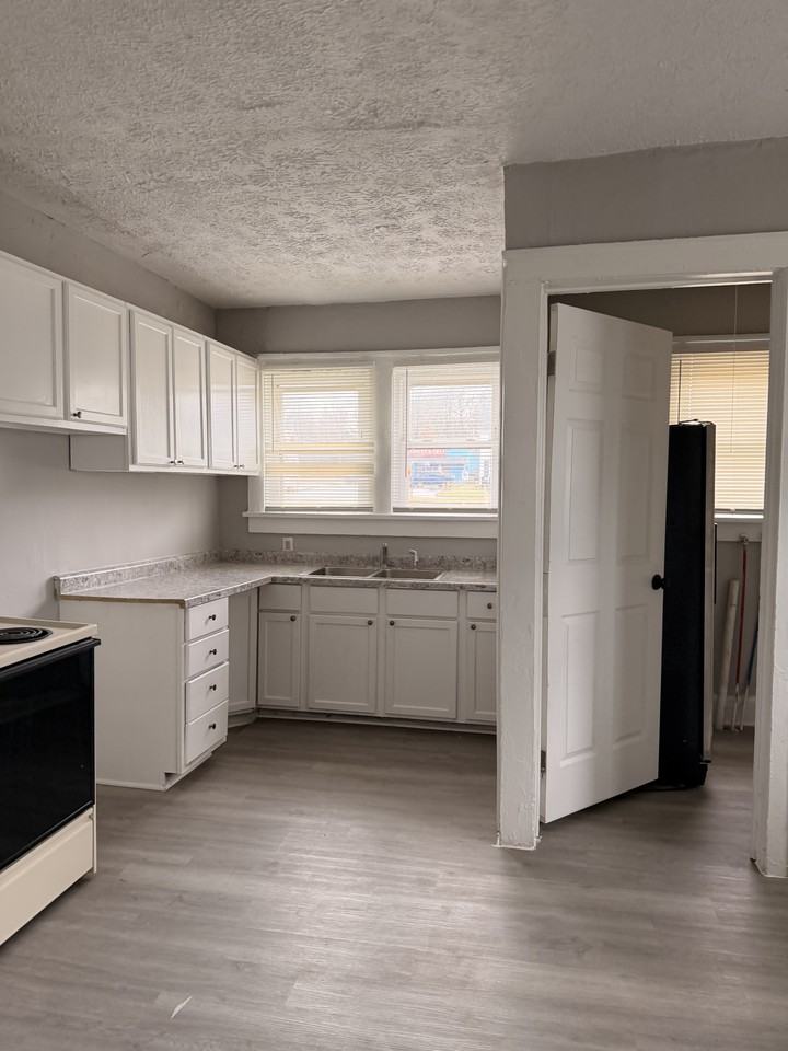 156 Arthur Ave #1 - Photo 4 of 8