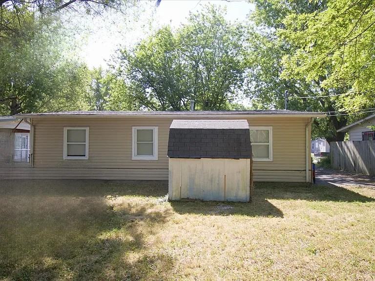 133 Saint Thomas Ln - Photo 2 of 19