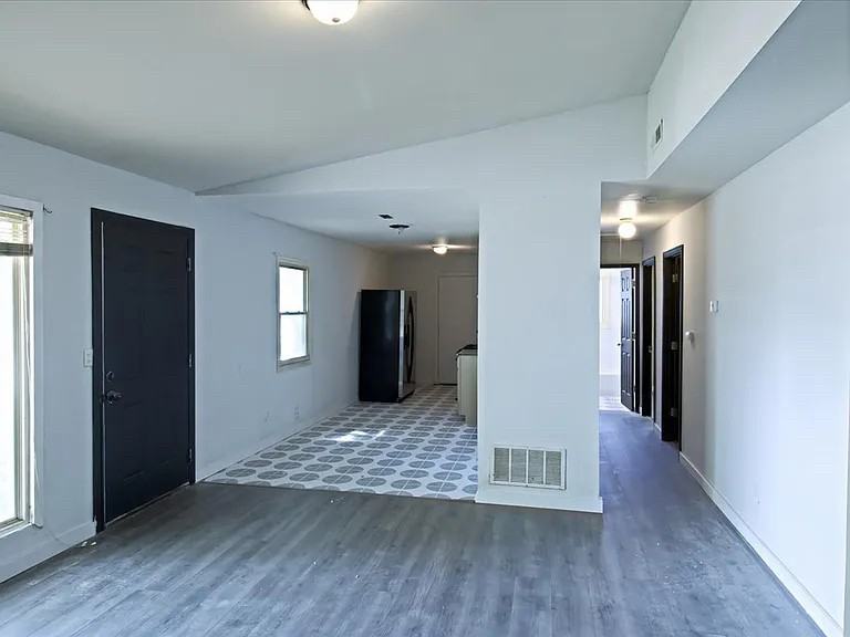 133 Saint Thomas Ln - Photo 3 of 19