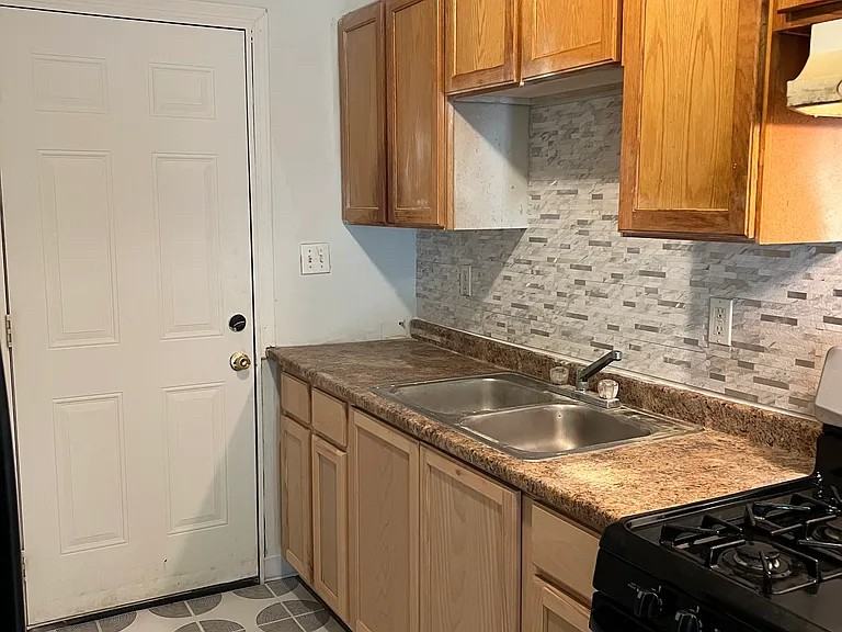 133 Saint Thomas Ln - Photo 4 of 19