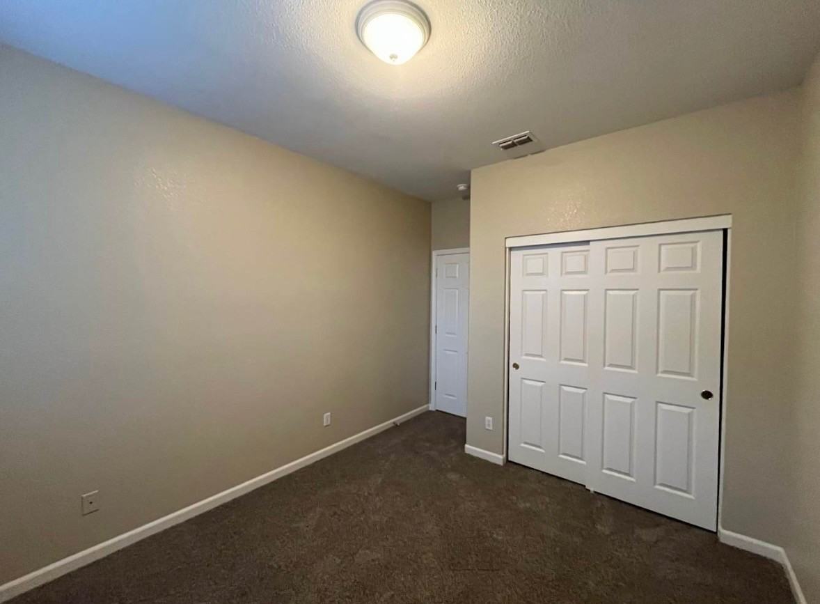 302 Unity Cir - Photo 2 of 12