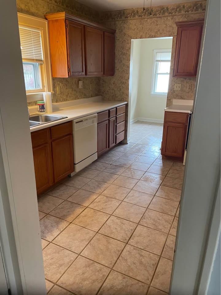 320 Kenilworth Ave Se #1stFL - Photo 2 of 11