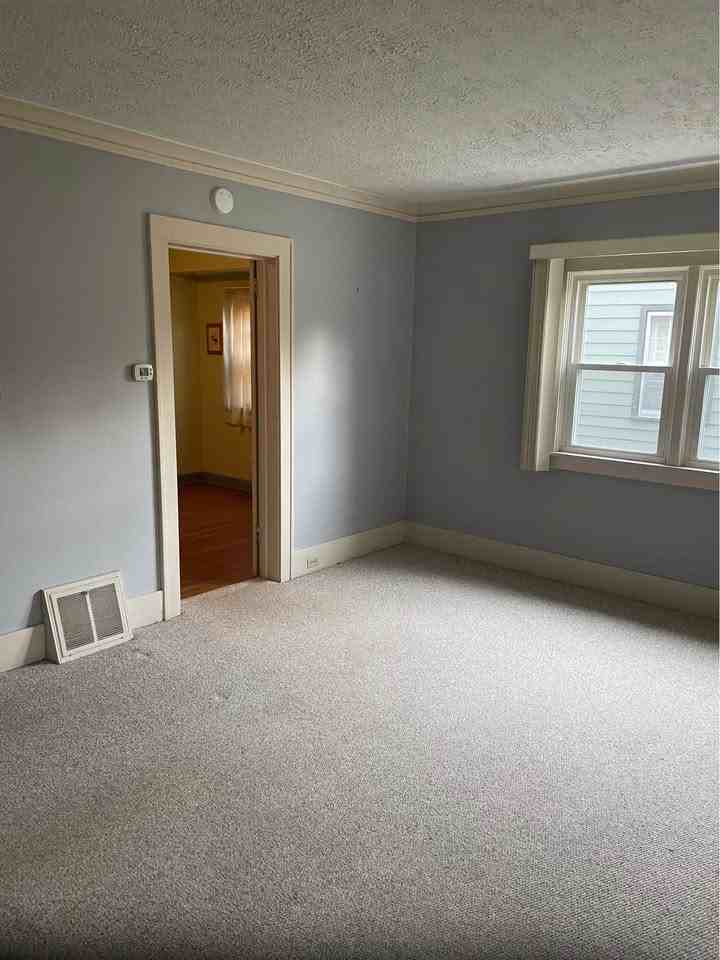 320 Kenilworth Ave Se #1stFL - Photo 6 of 11