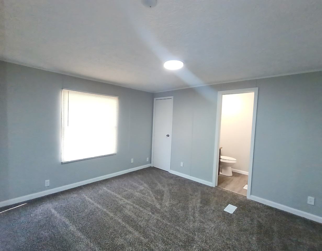 88 Deerwood Park - Photo 7 of 8