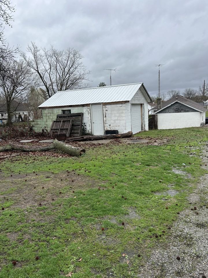 404 S Thomas St - Photo 2 of 20