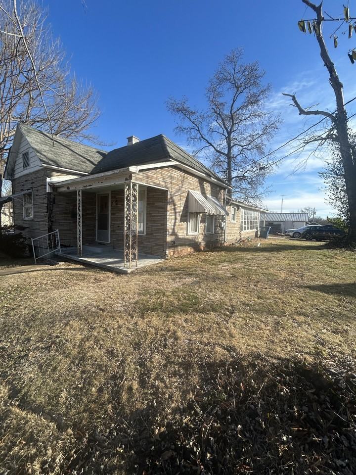 404 S Thomas St - Photo 3 of 20