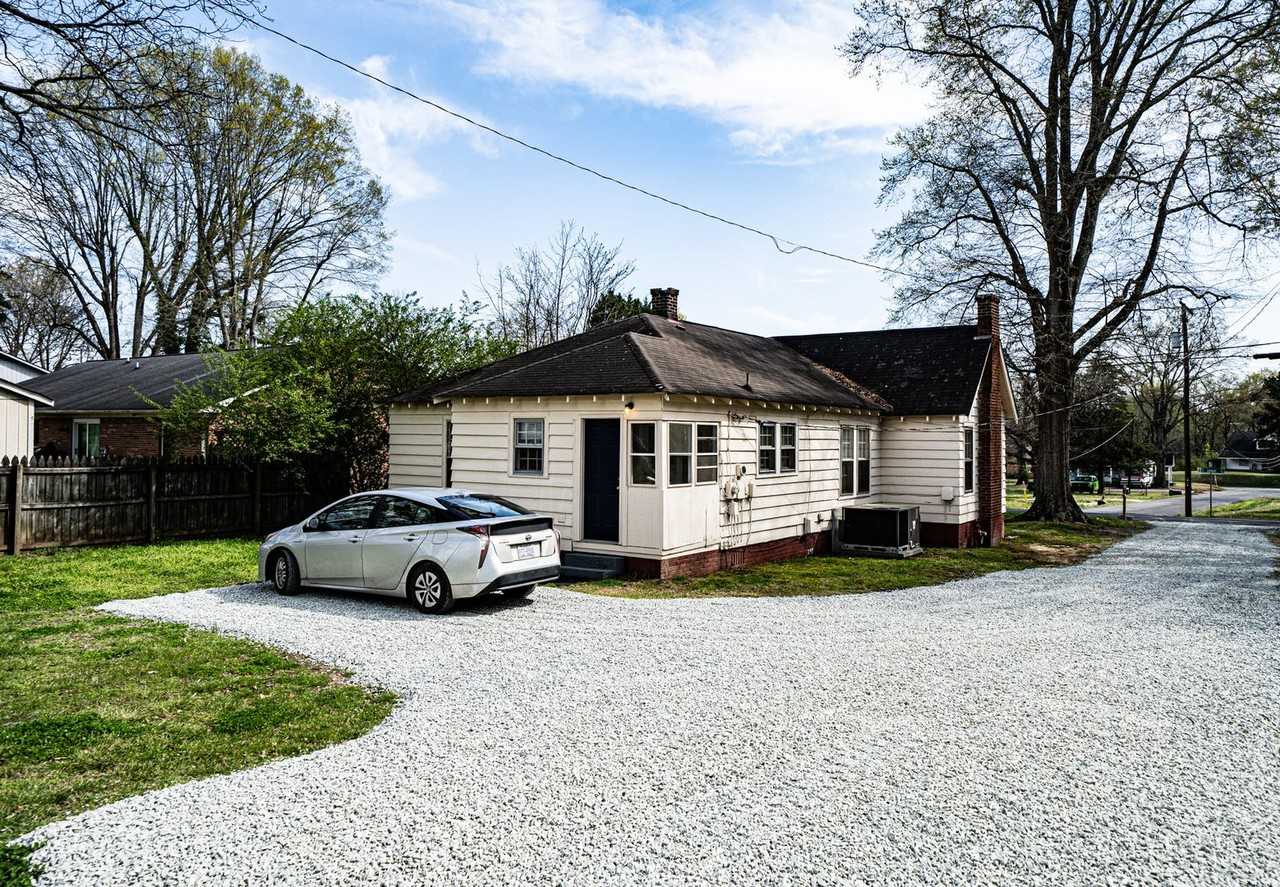 908 S Juniper St - Photo 3 of 15