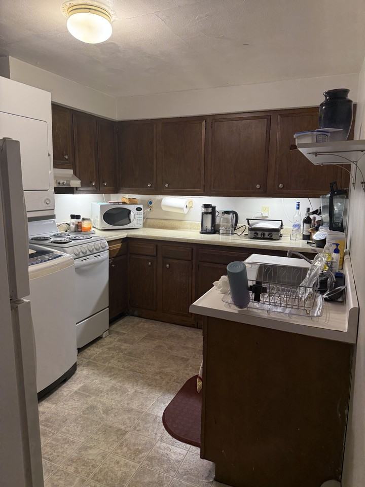 Latham Ct - Photo 2 of 5