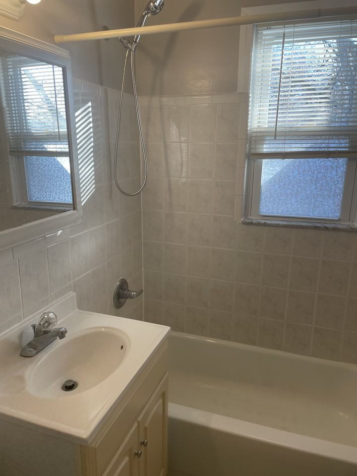 343 Bloomfield Ave #8 - Photo 7 of 9