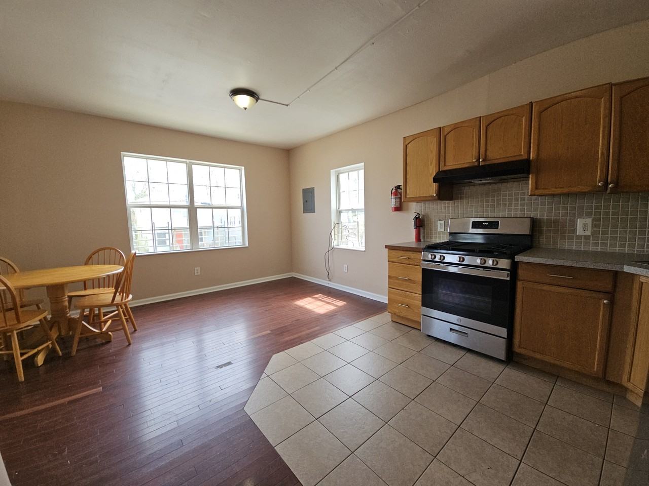 522 N Indiana Ave #B - Photo 3 of 15