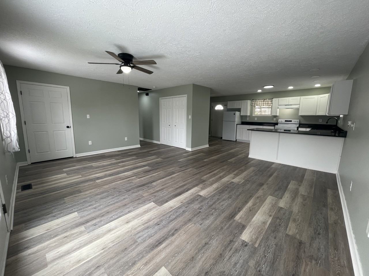 101 Gibbons St - Photo 3 of 11