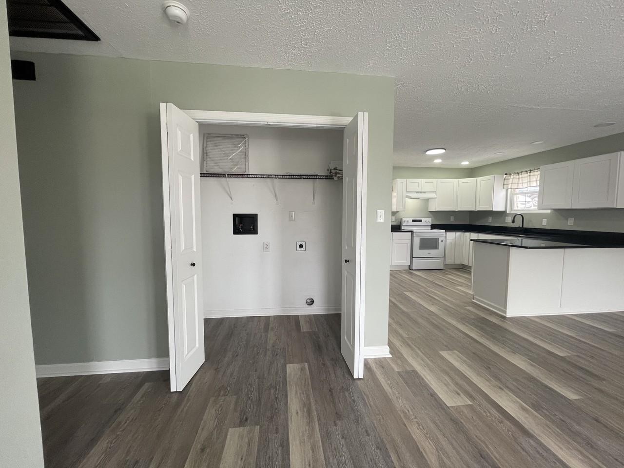 101 Gibbons St - Photo 5 of 11