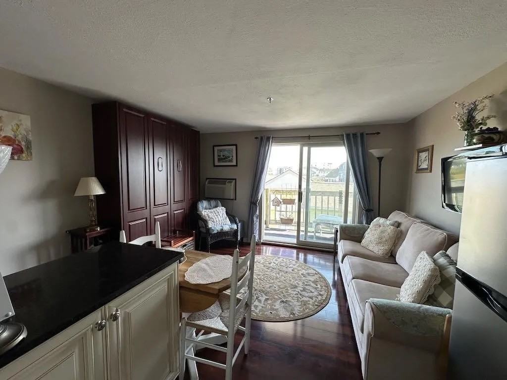 500 Winnacunnet Rd - Photo 4 of 20