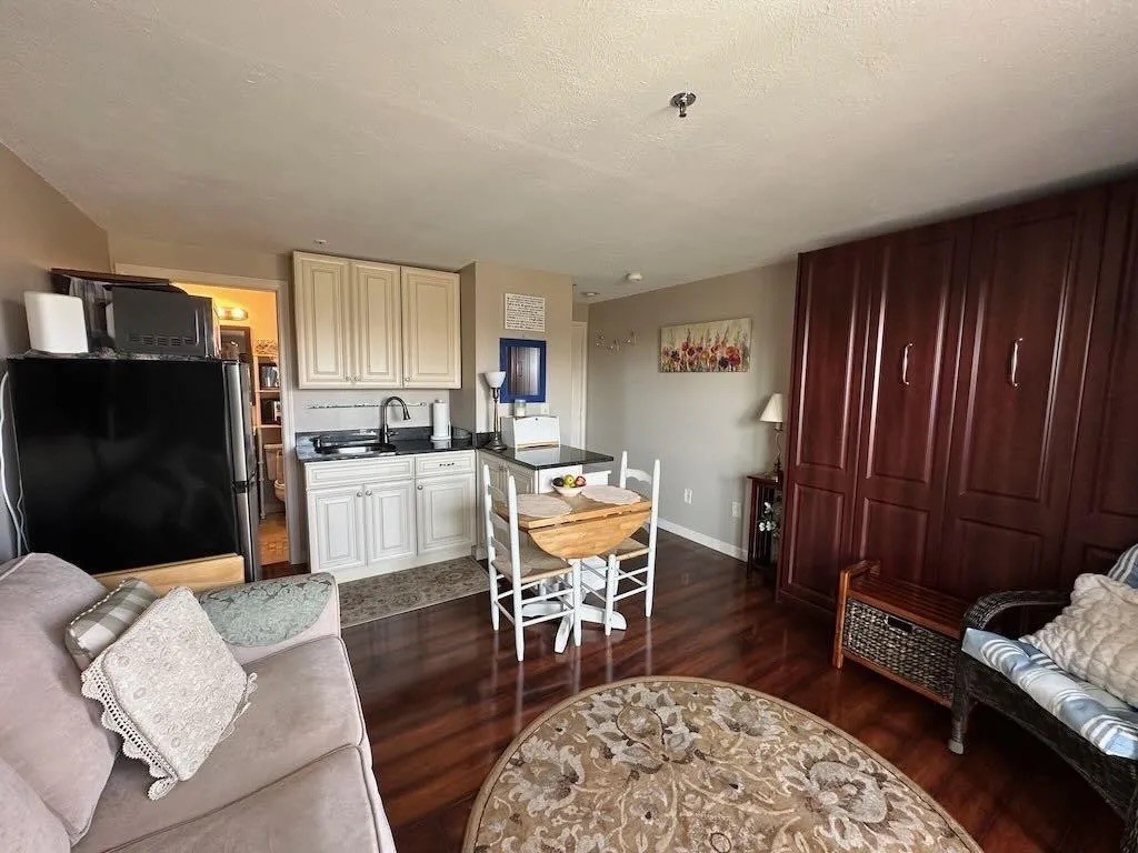 500 Winnacunnet Rd - Photo 7 of 20