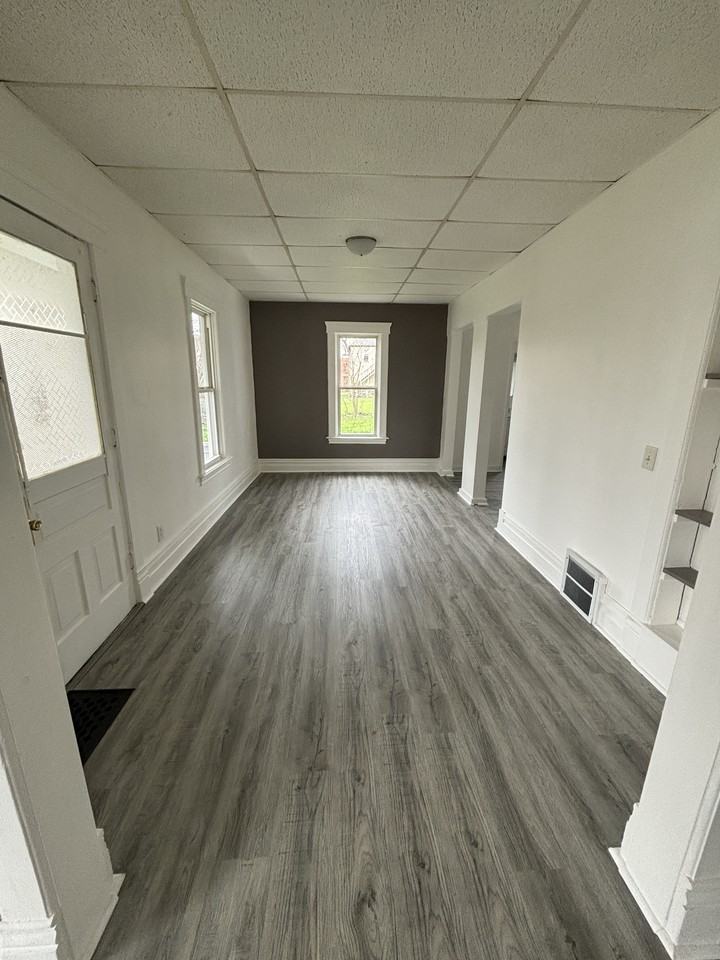 633 W North St #1 - Photo 4 of 13