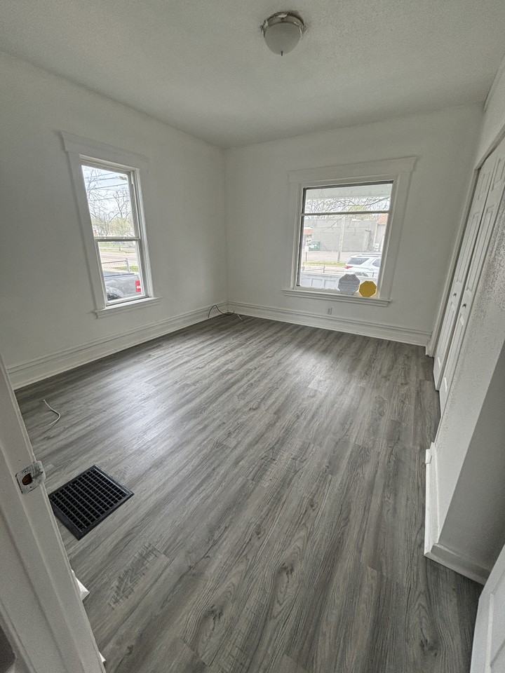 633 W North St #1 - Photo 5 of 13