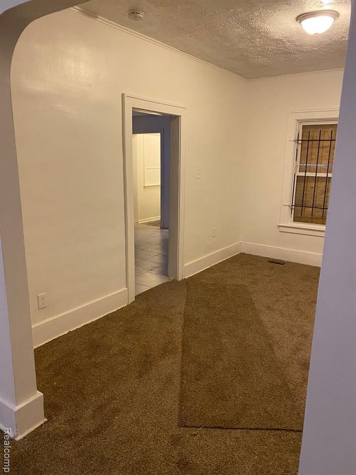 12303 Cloverlawn St - Photo 2 of 4