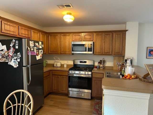 2210 Holly St #B - Photo 7 of 20